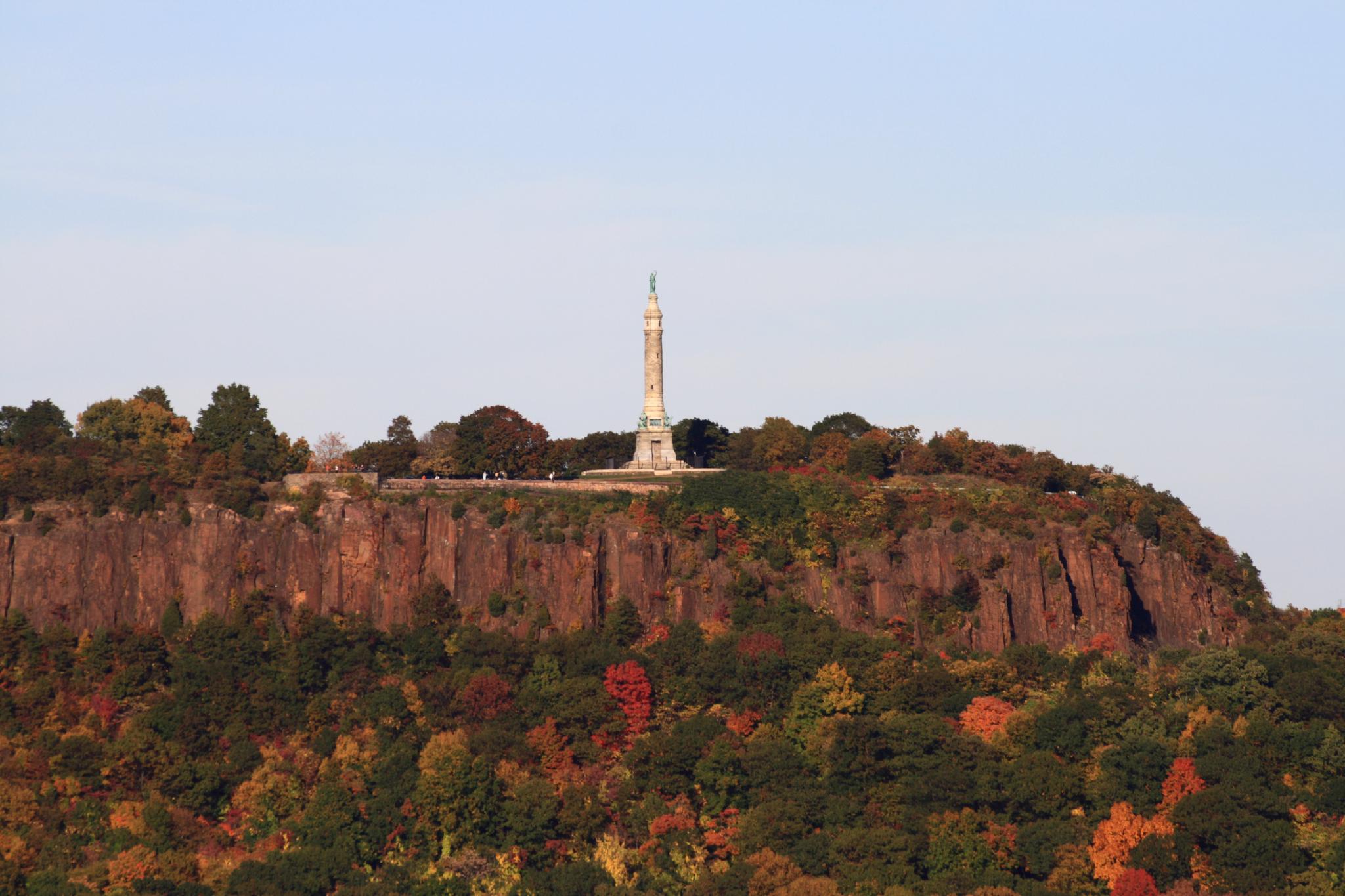 East Rock monument, Author Sage Ross, sourced from wikimedia, used under creative commons license